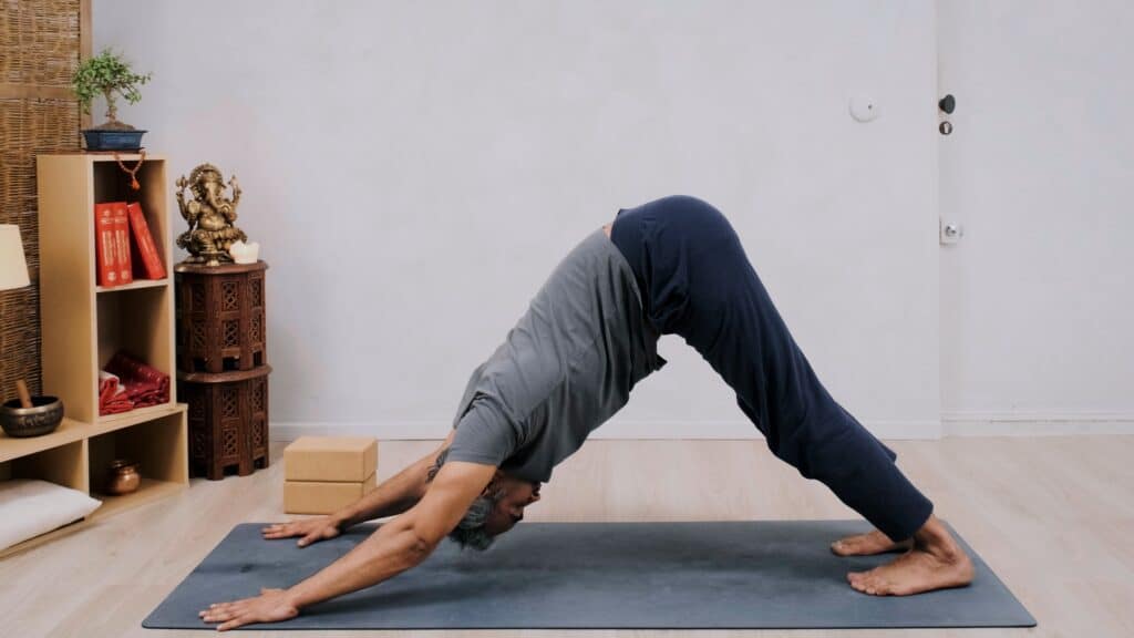 Faire surya namaskar le soir